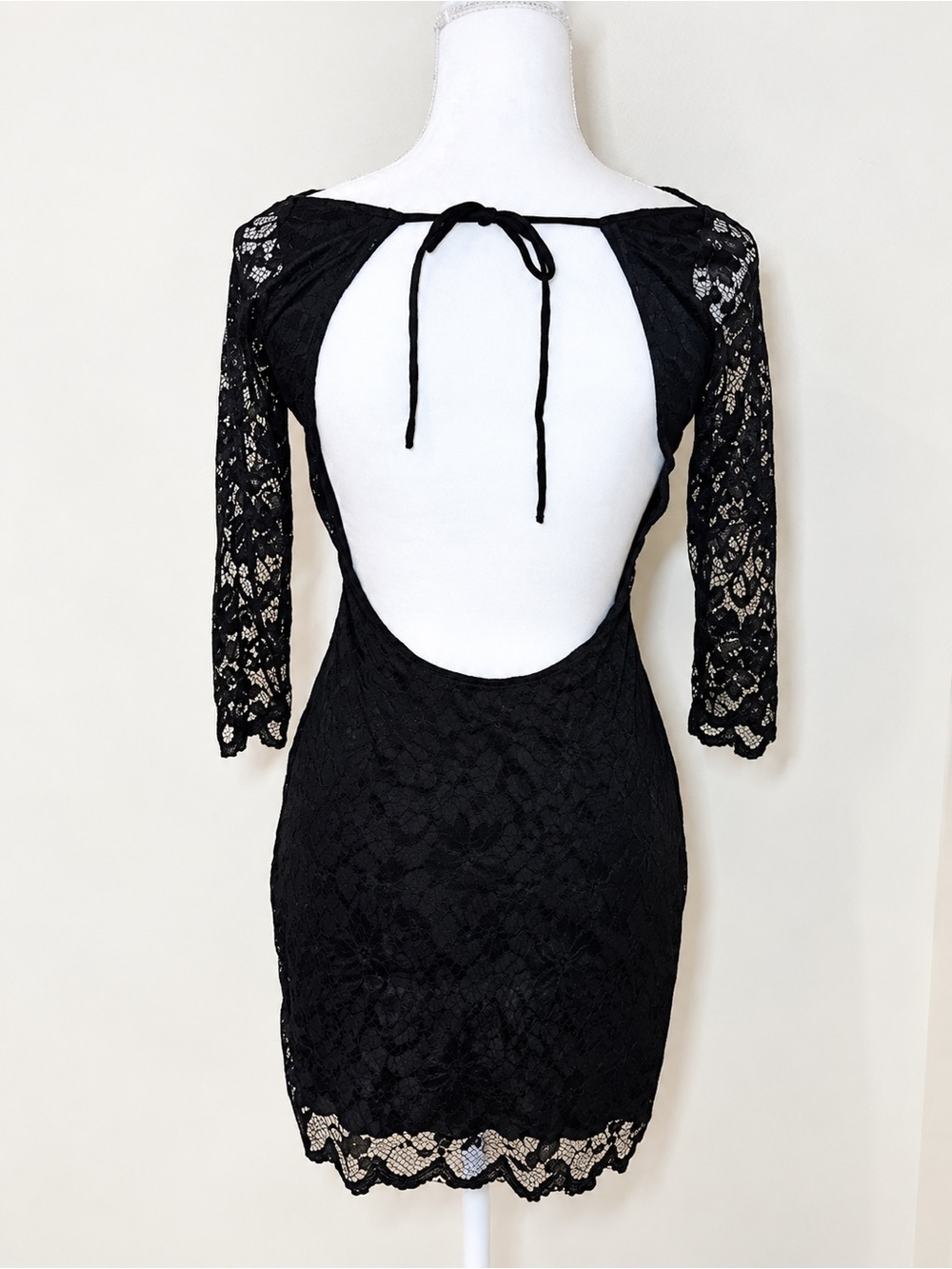 LITTLE BLACK LACE DRESS - Picture 7 of 10